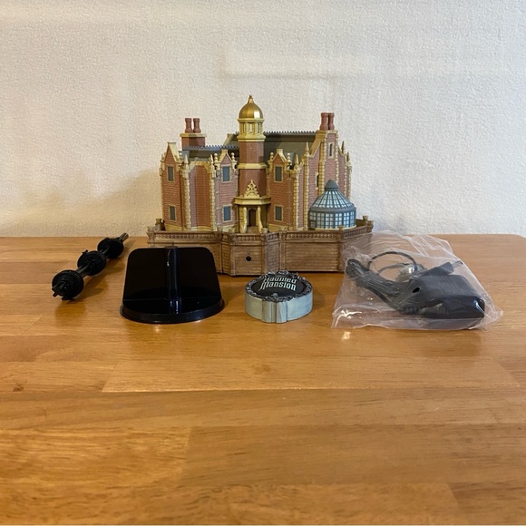 NWT Hallmark Haunted Mansion Disney World tree topper tabletop lights music - Picture 6 of 12